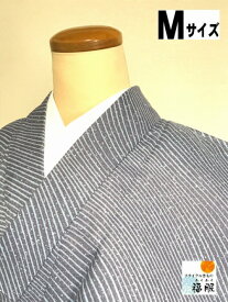 【中古】小紋 化繊 グレー地によろけ縞模様 裄64.5cm Mサイズ 袷着物 洗える着物 あす楽