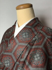 中古30％OFF/【中古】Sサイズ 正絹 紬 黒地に亀甲文様 レディース 袷 着物 中古着物 女性 リサイクル 中古 きもの kimono 女性用 リサイクル着物 中古着物訪問着 着物リサイクル訪問着 女性用着物 レディース着物 シーズン春