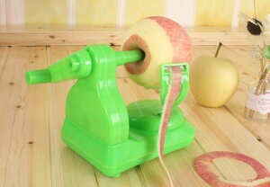 SZM リンゴ皮むき器 リンゴピーラー フルーツカッター 野菜 果物 じゃがいも皮むき器 フルーツピーラー 手動 回転式 吸盤付き (緑)