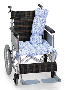 車椅子用クッション ピジョンハビナースビーズパット8型  車いす対応サイズ姿勢保持 床擦れ予防に。筒状にするとベッドでの体位 姿勢保持に。パッドを連結し、太さを変えることもできます。 介護 福祉 サービス 高齢 者 デイ サービス シニア