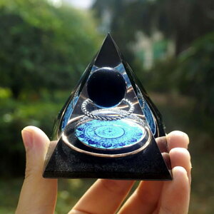 【在庫限り】【期間限定DEALポイントバック15%】 オルゴナイト 漆黒 球 ストーン チャクラ 幸運 パワー 石 有機物 無機物 ピラミッド 三角 三角形 樹脂 パワ−ストーン 癒し 浄化 置物 パワー