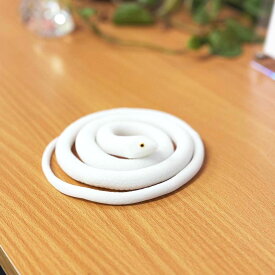 白蛇の置物 とぐろを巻く白蛇 開運 幸運の白蛇 ホワイトスネーク ラッキースネーク 風水 干支 巳 縁起物 巻き付く蛇 ヘビ 白蛇 金運 コスプレアクセサリー 装飾 かわいい おもちゃ リアル スネーク 動物 模型 フィギュア 驚かす ドッキリ