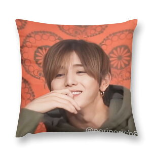 山田涼介 抱き枕 18 "x18 " クッション 両面プリント ふわふわ 抱きまくら クッション 可愛い 萌えグッズ 快適 飾り プレゼント オフィス お昼寝枕 車用 家庭用 添い寝抱き枕