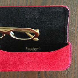 ムーミン MOOMIN メガネケース レッド グリーン ブルースウェード調 眼鏡ケース めがねケース ムーミングッズ 北欧 ミイ スナフキン ギフト プレゼント お祝い 誕生日 入学祝い 新生活|ポイント消化_2209ss#