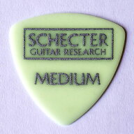 【メール便可】SCHECTER　ピック　ルミナスサンド　トライアングル MEDIUM　ホワイト