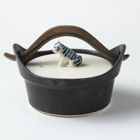 土鍋　直火　ガス　ま工房　ネコ　木製ハンドルつき土鍋　 土鍋 手作 作家 料理 贈り物 日本製 猫の取手　かわいい　遠赤外線効果　鍋もの　スープ　味噌汁　シチュー　　土鍋　耐熱陶器　おいしい　牧田亮　おしゃれ　手作り　デザイン　こだわり　匠の技　土鍋　なべ