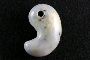 お買い得品大きい糸魚川ブルー翡翠古代勾玉 原産地証明書付