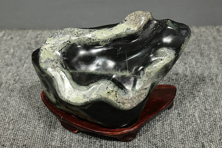 楽天市場】蛇石(蛇、水石)1.6kg 木製台付き : ギャラリーメイスン