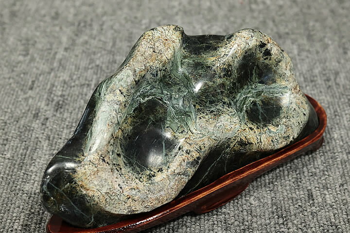 楽天市場】蛇石(蛇、水石)0.9kg 木製台付き : ギャラリーメイスン