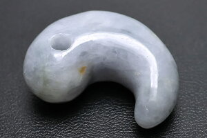 ラベンダーミャンマーヒスイ古代勾玉AAグレード