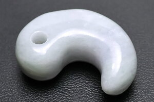 ラベンダーミャンマーヒスイ古代勾玉AAグレード