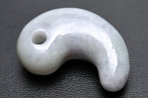 ラベンダーミャンマーヒスイ古代勾玉AAグレード