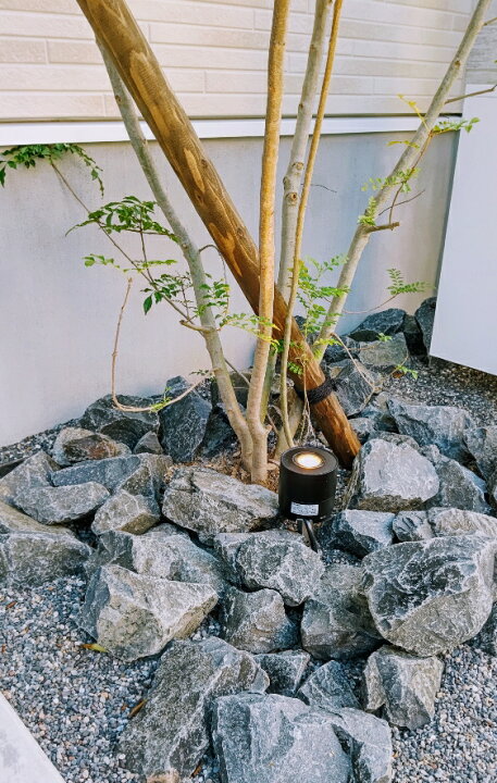 楽天市場 送料無料 40kg 青砕石 50mm 0mm kg 2 ロックガーデン 庭石 大きい石 土留め 花壇 庭 アプローチ おしゃれ 洋風 和風 ガーデニング アクアリウム 割栗石 エクステリア メダカ 水槽 静岡県産 割栗石 ガーデンステージ