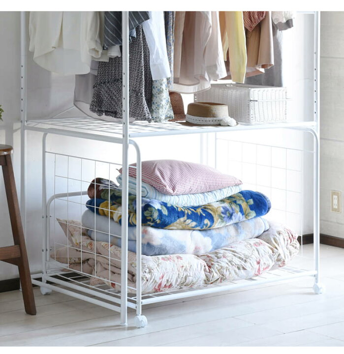 楽天市場 布団収納棚 収納ケース 幅117 5cm 布団の収納ラック 白 ふとん収納 1人暮らし ワンルームにお勧め スチール 収納 カバー無し 衣類 収納 下段ラックはキャスター付き 布団の出し入れも楽々 シンプル 機能的 ハンガーラック Garnier ガルニエ