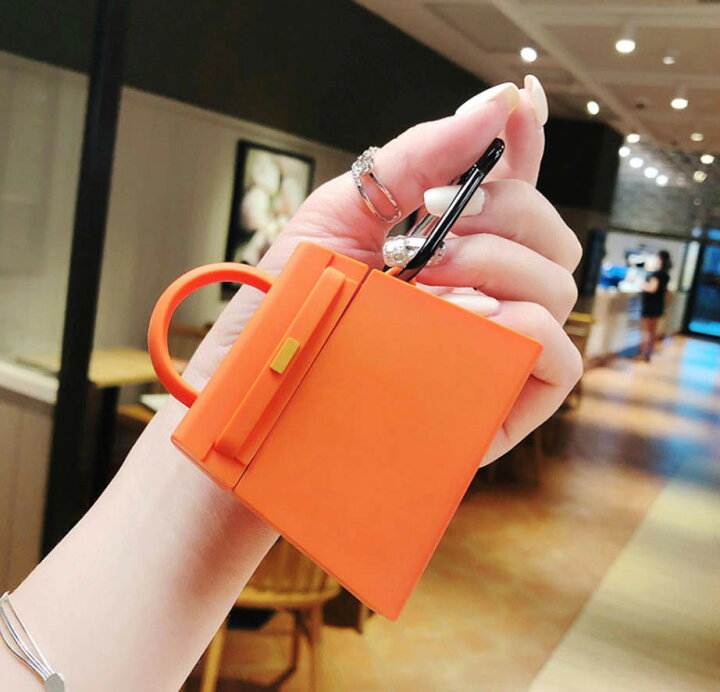 楽天市場 ブランド バッグ エアポッズシリコンケース Airpods ケース 1 2 対応 ワイヤレス充電対応 充電ケース エアポッズ ブランドバッグ トート型 カラビナ デザイン かわいい 3d Airpods エアポッズ Iphone 女の子 ギフト ギャレットストア 楽天市場 ブランド バッグ エアポッズシリコンケース Airpods ケース 1 2 対応 ワイヤレス充電対応 充電ケース エアポッズ ブランドバッグ トート型 カラビナ デザイン かわいい 3d Airpods エアポッズ Iphone 女の子 ギフト ギャレットストア