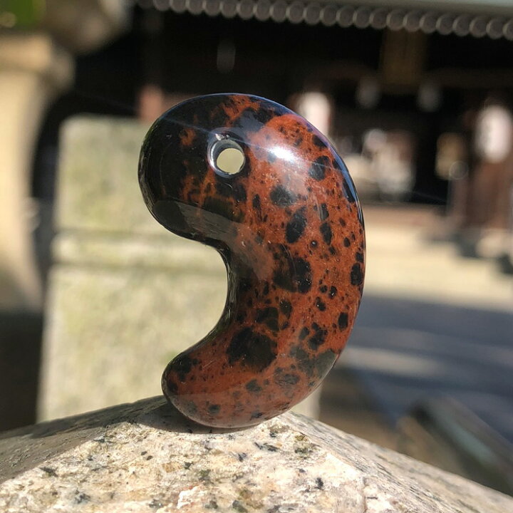 楽天市場】【日本の石】 ヴァーミリオンオブシディアン 勾玉 30mm 