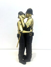バンクシー　Kissing Copers ジクレー 版画 人物画 アニメ フィギュア 美術品 アート 絵画 額装