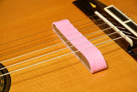 【現代ギターオリジナル】GGスーパーギターミュート（ピンク）クラシックギター 弱音器 部屋弾き 練習 フェルト製 簡単装着