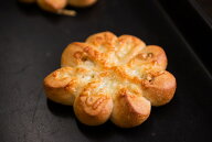 ＜玄米ペーストくるみチーズぱん＞ 8個セット 農家直送 しっとり玄米パン 朝食 おやつ お取り寄せ 低糖質…