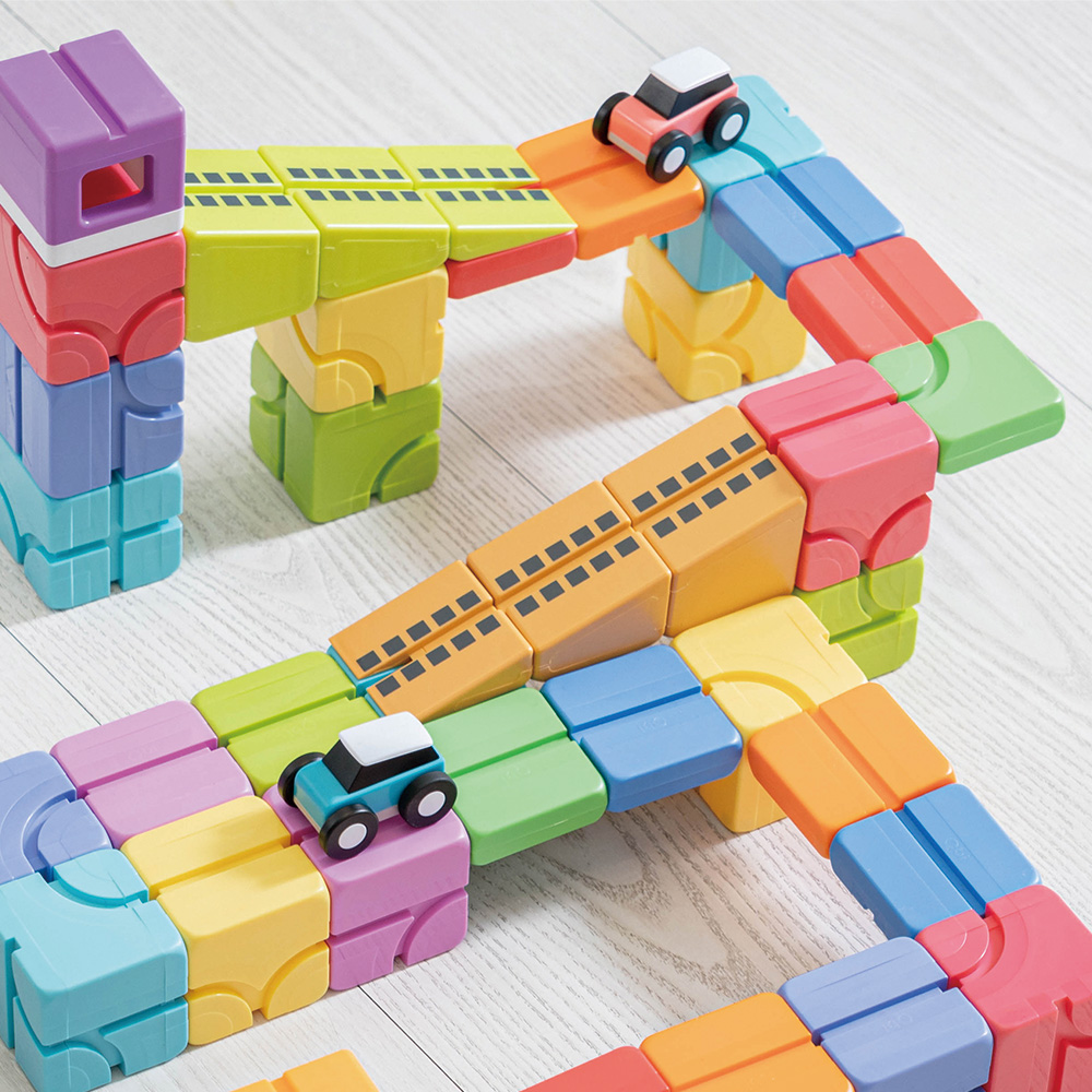 Qbi Explorer Kids(子供セット) BASIC ブロック25個 車1台 プログラミング思考 家で遊べる 室内 幼児 子供 誕生日  バースデー プレゼント 知育玩具 おもちゃ 5歳 6歳 7歳 小学生 男の子 女の子 磁石 マグネット | 知育玩具のENGAGING TOYS