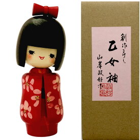 こけし 乙女袖 コケシ 人形 創作こけしおとめそで 木製 日本製 日本のお土産 ホームステイのおみやげ 新築祝 初節句 入学祝 誕生祝 記念品 母の日 敬老の日の贈り物 インテリア 工芸品 人形 和風 着物 室内飾り 民芸玩具 伝統工芸品 日本のおみやげ 送料無料