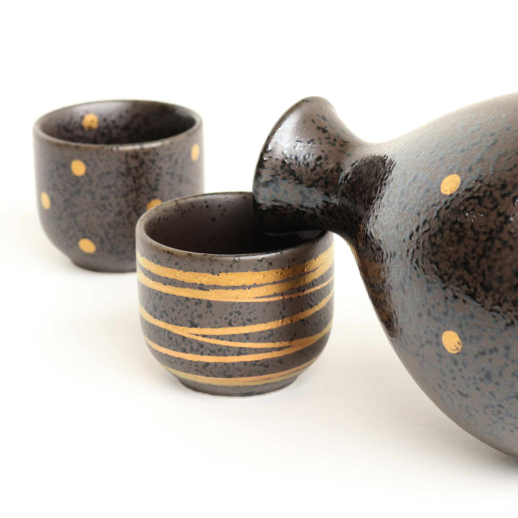 金の高級感を楽しみながらも便利で手軽に温かいお酒を