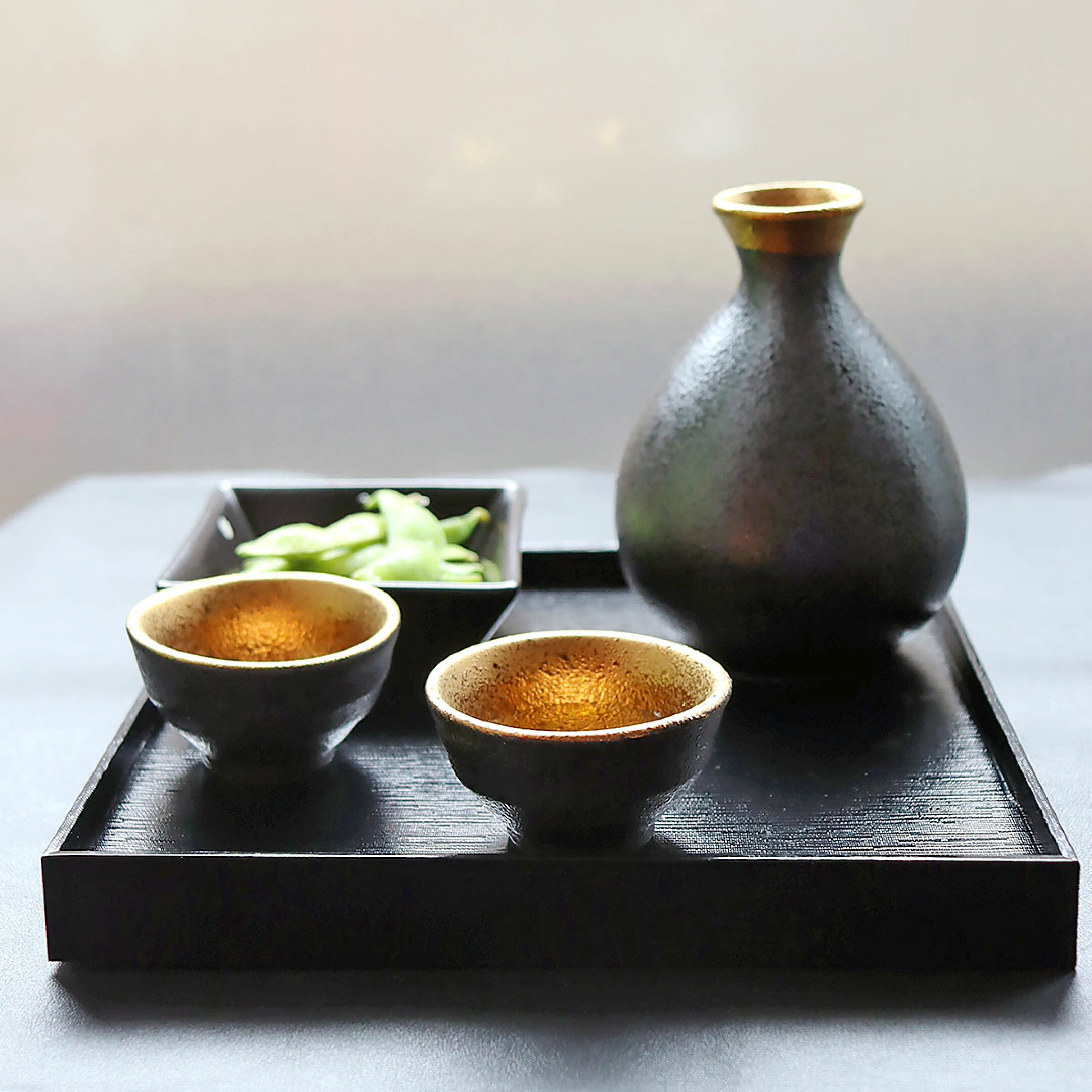 酒興を楽しむ相棒に。徳利とお猪口のSAKEセット