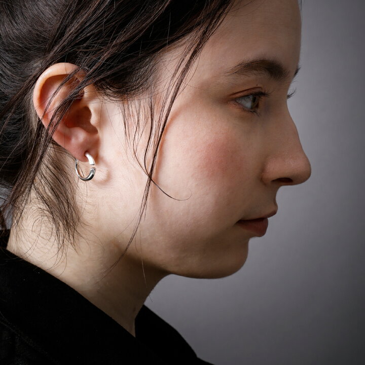 楽天市場 アルテミスクラシック テクスチャーcカットフープピアス 1p 片耳用 Artemis Classic フープピアス スタッドピアス ピアス メンズ レディース シルバー925 フープ メンズピアス 男性 女性 K10 ユニセックス ブランド プレゼント 人気 彼氏 おしゃれ かっこいい