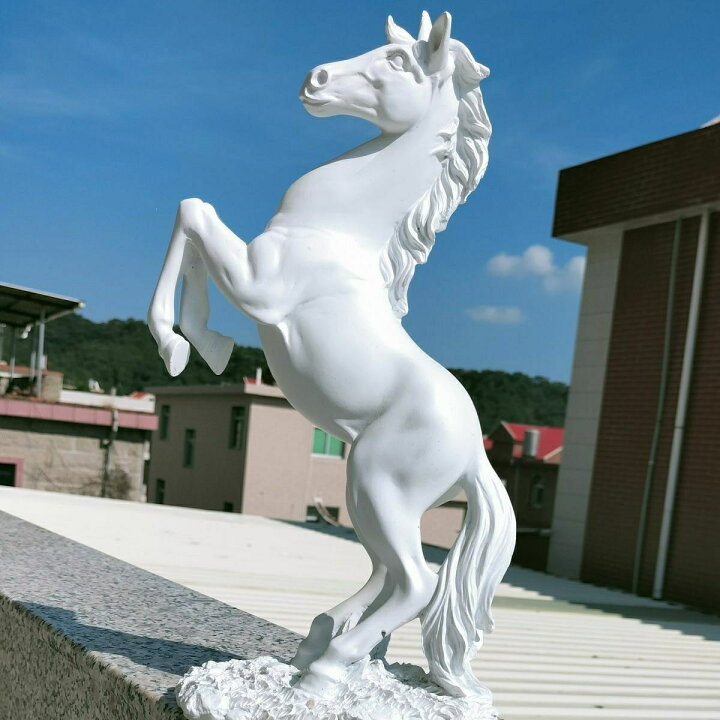 楽天市場】動物の置物 リアルな馬 馬の彫像 馬の像 ゴージャス 