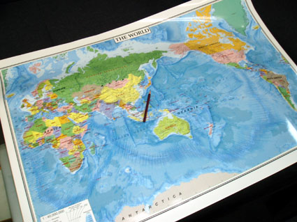 英語の世界地図 世界地図ポスター 世界地図インテリア 2年保証 60％以上節約 表面ＰＰ加工ＴＨＥ 英語表記の世界地図です 水性ペンが使えます ＷＯＲＬＤ 英語版世界地図ポスター