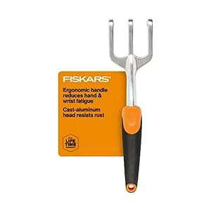Fiskars Ergo Cultivator - Heavy Duty Gardening Hand Tool with Hang Hole - Lawn and Yard Tools - Black/Orange