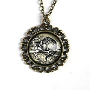 svc̍̃AX `FVL y_glbNX The Divine Iguana Alice in Wonderland Cheshire Cat pendant necklace