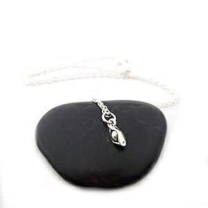 1 ̃GhE|bh `[ lbNX - X^[OVo[ lbNX CY Design Studio One Pea Pod Charm Necklace- Sterling Silver Necklace