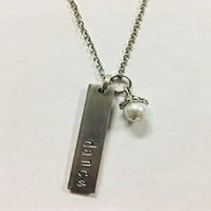 ダンス、ダンサー、タップ、ジャズ、モダンダンスまたはバレエネックレス、ハンドスタンプバーネックレス、ホワイトガラスパールがぶら下がった18インチのステンレススチールリンクチ