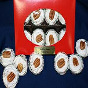 8 _Mtg{bNX (s[JibcȂ) Holiday Farms 8 Piece Divinity Gift Box (Without Pecans)