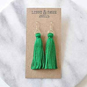 pgbN̓p̋bL̃C[C[ɃGhO[̃^bZCO 3C` Libby & Smee Emerald Green Tassel Earrings on Gold-Plated Ear Wires for St Patrick's Day 3 Inches Long