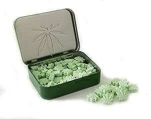 Xg[i[[t^~gʁAMOMtg (1 ) Boston America Stoner Leaf Shaped Mints Tin, Gag Gift (1 Tin)