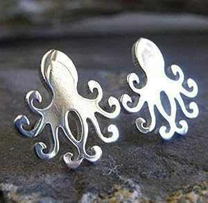 ^R |Xg CO |bV X^[O Vo[ X^bh WG[BAJŎ肳Ă܂B Poseidon's Booty Octopus post earrings polished sterling silver stud jewelry. Handmade in the USA.