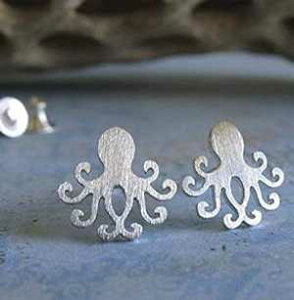 �I�N�g�p�X �|�X�g �C�������O�A�u���b�V���h �X�^�[�����O �V���o�[ �X�^�b�h �W���G���[�B�A�����J�Ŏ��肳��Ă��܂��B Poseidon's Booty Octopus post earrings brushed sterling silver stud jewelry. Handmad