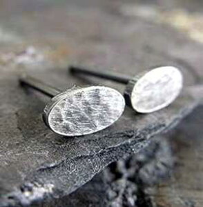 ȑȉ~`̃X^bh COAAeB[N X^[O Vo[̑fpȃ|Xg WG[BAJŎ Poseidon's Booty Tiny oval stud earrings sterling silver rustic post jewelry. Handmade in