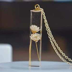 fCW[ AC{[ {̉ԓȃL[uy_g 18K S[h bL `F[ O lbNX XDesign Daisy Ivory Real F Transparent Cube Resin Pendant 18k Gold Plated Chain Long Necklace