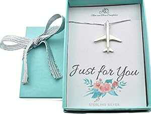 WFbgs@`[18C`̃X^[OVo[{bNX`F[̃WFbgs@`[lbNXB Mom & Three Daughters Jet Airplane Charm necklace on an 18" sterling silver box ch