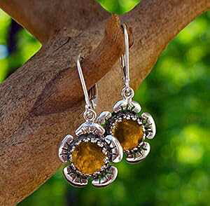 TCNꂽBe[WߕYX^[OVo[t[o[obNCO Bottled Up Designs Recycled Vintage Amber Bleach Jug Sterling Silver Flower Leverback Earrings