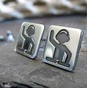 �f�B�X�N �W���b�L�[ DJ �X�^�[�����O�V���o�[ �X�^�b�h �C�������O�B�A�����J�Ŏ��肳��Ă��܂��B Poseidon's Booty Disc Jockey DJ sterling silver stud earrings. Handmade in the USA.