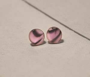 Amaranth and Rue �̃j���[�g���� �s���N�̏����ȃX�^�b�h �s�A�X Rue Studios Neutral Pink Tiny Stud Earrings by Amaranth and Rue