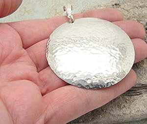 y_gpn}[X^[OVo[fBXN `F[Ȃ Cloud Cap Jewelry Extra Large Hammered Sterling Silver Disc for Pendant No Chain