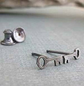 �e�B�[�j�[�^�C�j�[�X�P���g���L�[�X�^�b�h�C�������O�A���e�B�[�N�X�^�[�����O�V���o�[�|�X�g�X�`�[���p���N�W���G���[�B�A�����J�Ŏ��肳��Ă��܂��B Poseidon's Booty Teeny Tiny Skeleton ke