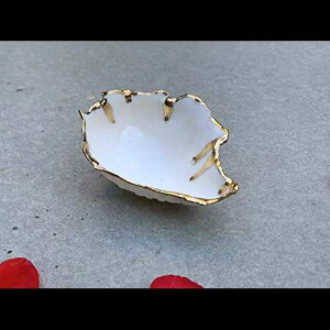 �z���C�g�ƃS�[���h�̃����O �f�B�b�V���A����̐E�l�̓���W���G���[ �{�E�� - �X�g�b�N�ʐ^�A���������ǂ݂������� Manuela Marino Ceramic White and Gold Ring Dish, Handmade Artisan Pottery Jewelry Bowl -sto
