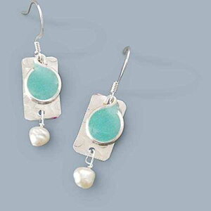 Bettina yʃTt@CA u[ƃzCg p[`hbv fB[X CO r[Y Handmade Lightweight Sapphire Blue and White Pearl Rectangle Drop Womens Earrings Beads by Bettina