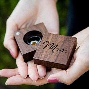 ~ZXؐXNGA O {bNX XNvg - ̃OxA[ {bNX - O fBbV Muujee Mrs Engraved Wood Square Ring Box in Script - Wedding Ceremony Ring Bearer Box - Ring Dish